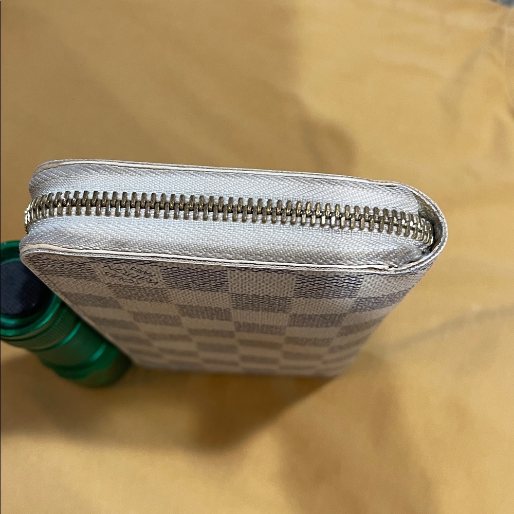 Louis Vuitton Damier Azur Zip Wallet - Cream/Blue - Picture 11 of 15
